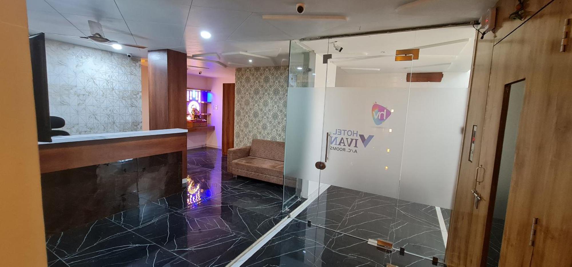 Hotel Vivan Вадодара Екстериор снимка