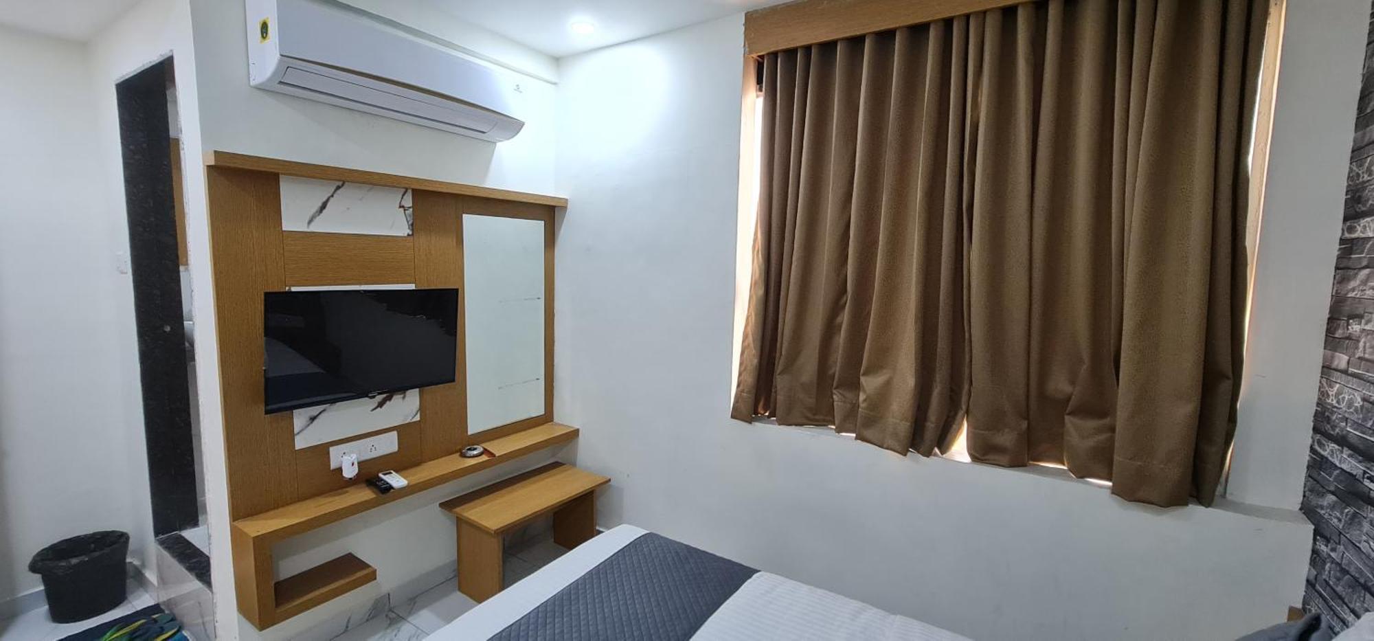 Hotel Vivan Вадодара Екстериор снимка