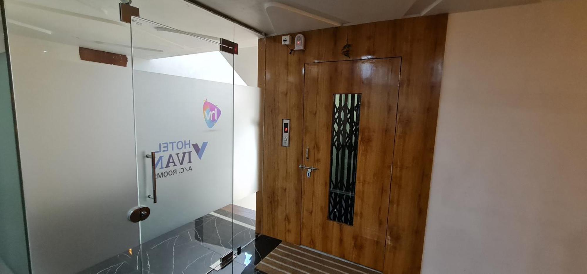 Hotel Vivan Вадодара Екстериор снимка