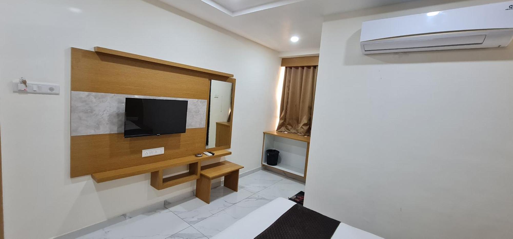 Hotel Vivan Вадодара Екстериор снимка