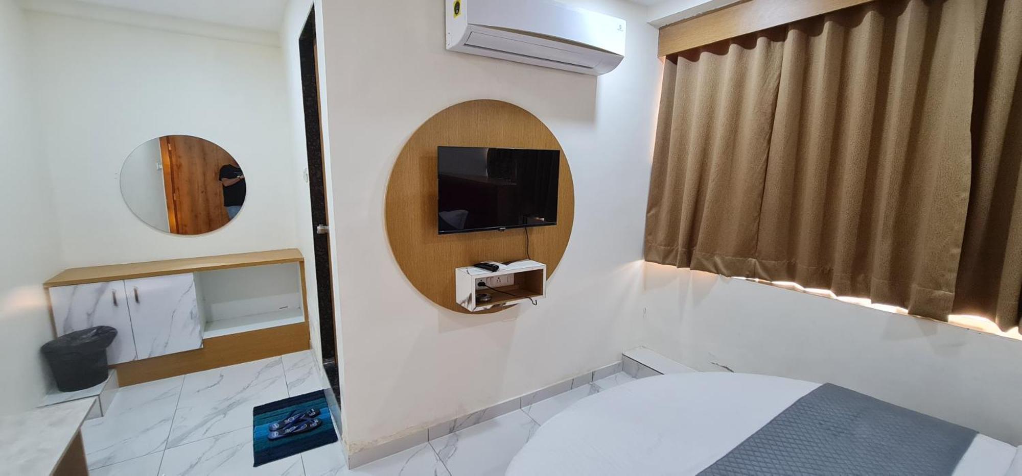 Hotel Vivan Вадодара Екстериор снимка